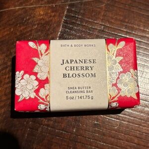 Bath & Body Works Japanese Cherry Blossom Cleansing Bar - Red